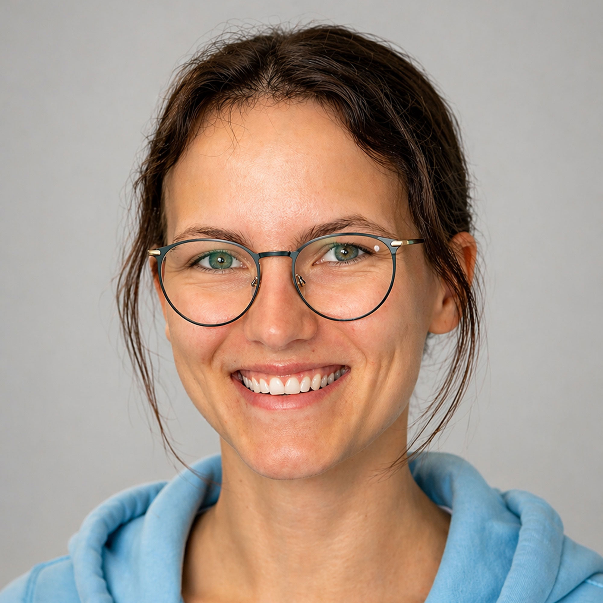 Lara Lara Lenz Rechnungswesen, Oralchirurgische Assistenz