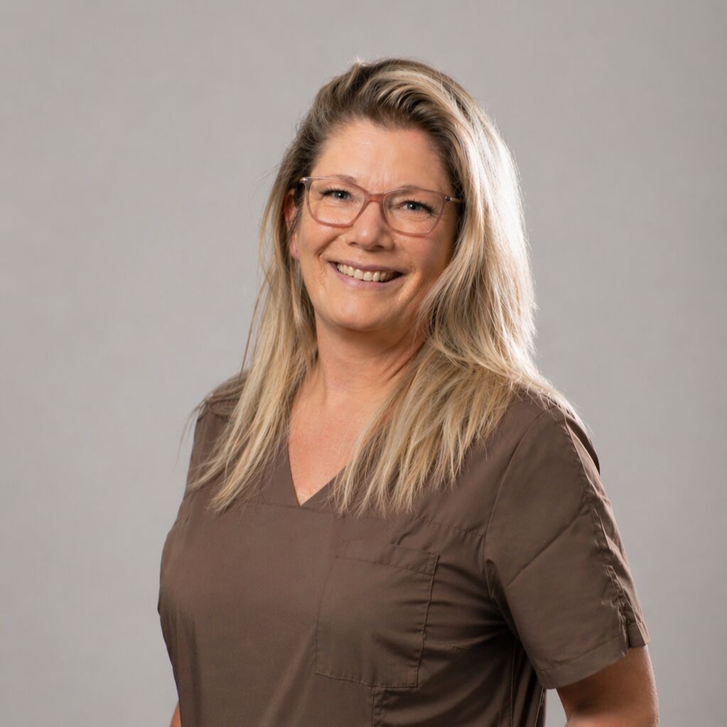Sandra quadratisch Sandra Raabe Oralchirurgische Assistenz